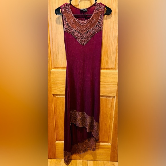 POL Burgundy Asymmetrical Dress with Lace - Picture 1 of 8